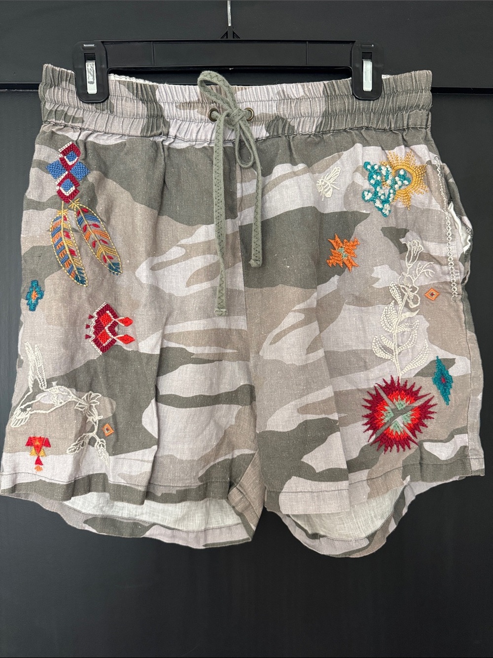 Johnny Was Saguaro Linen Olive Camo Embroidered Drawstring Cargo Shorts Medium